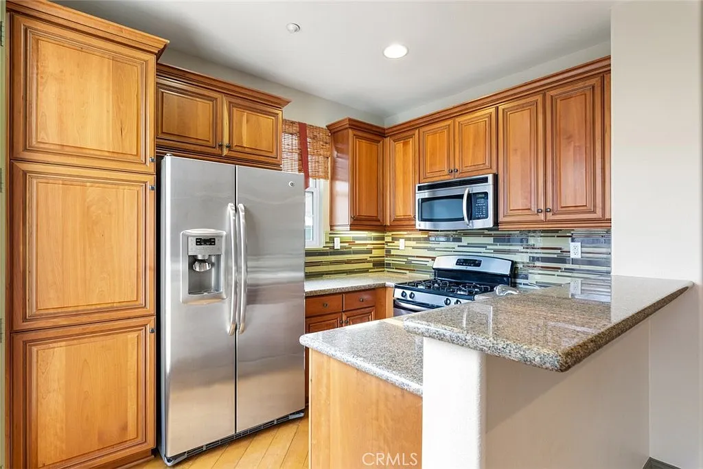 3 bed, 2.5 bath, 1236 sqft, $2,500 — Photo 4