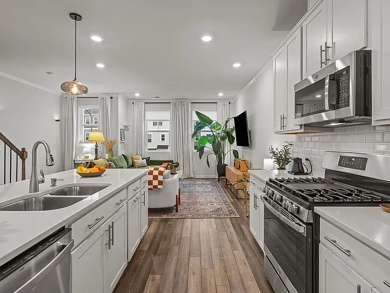1052 Shoreside Dr — Photo 7