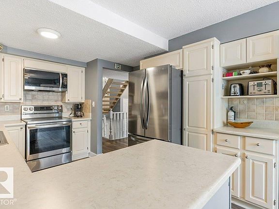 4th image of 7 Whiteoaks Est