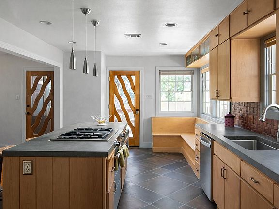 4th image of 2307 Westover Rd