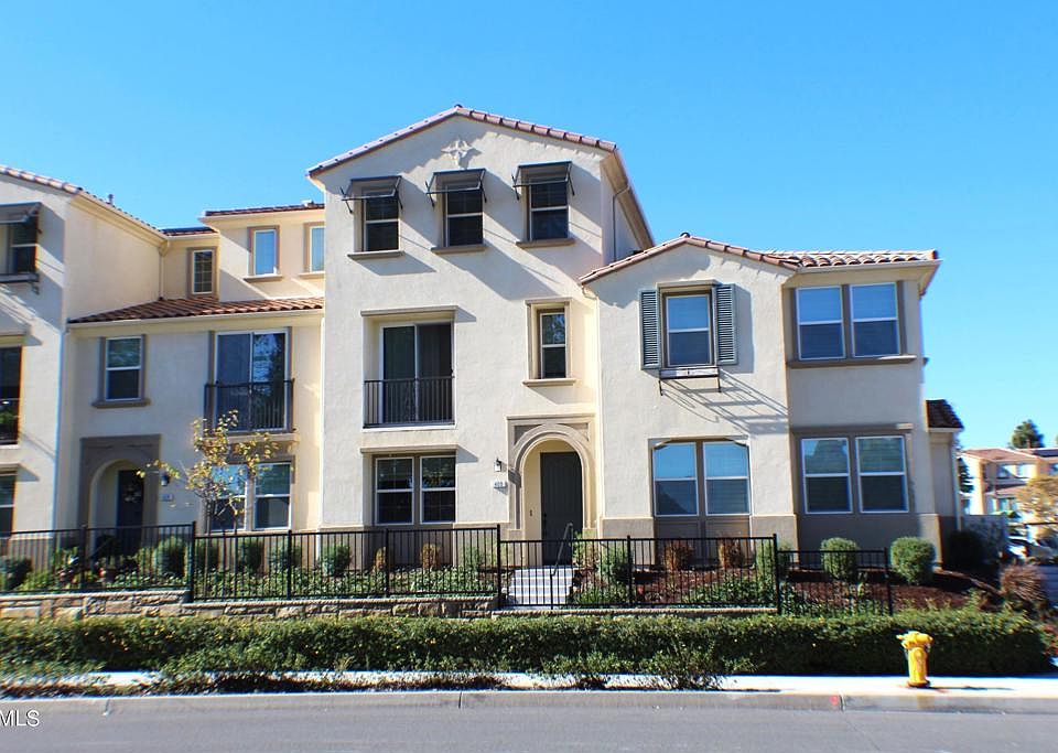1st image of 405 Camino Ruiz
