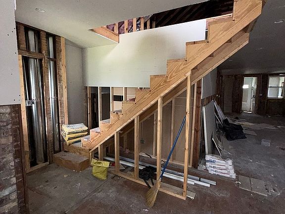 2nd image of 7521 S Winchester Ave