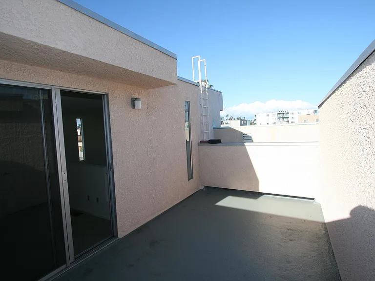 3637 Clarington Ave #213 — Photo 28