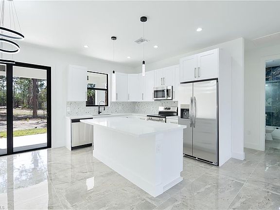 3rd image of 4188 18th AVE NE