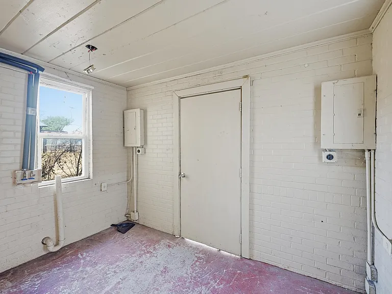 305 W Morton St — Photo 6