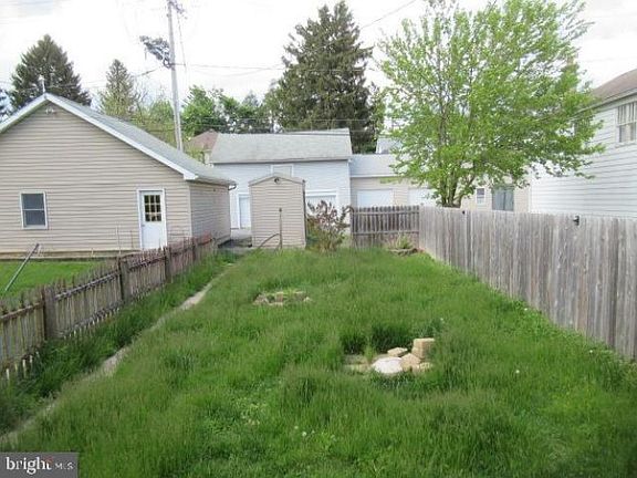 2nd image of 2844 Banks St