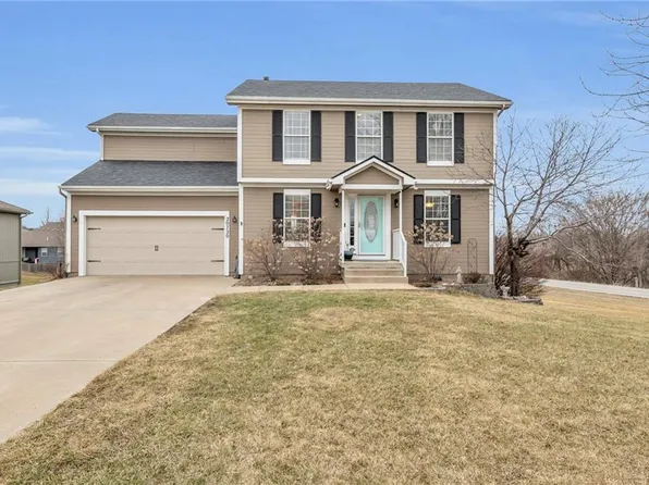 20720 W 226th St, Spring Hill, KS 66083