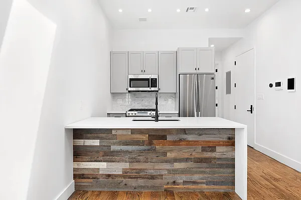 Rented by eRealty Advisors Inc | media 3