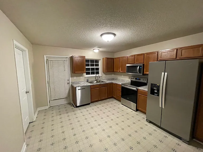 5017 Westview St — Photo 3