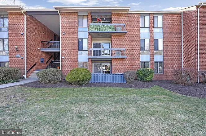 222 Echelon Rd #8 — Photo 1