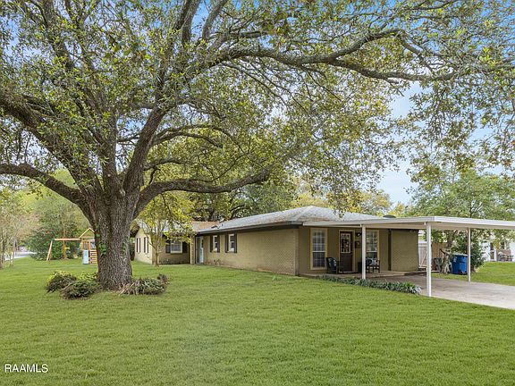 3rd image of 1323 Hoffpauir Ave