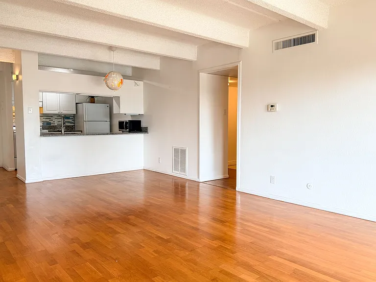 1433 N Williams St #602 — Photo 18