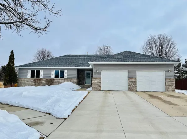 1017 Oakwood Cir, Brookings, SD 57006