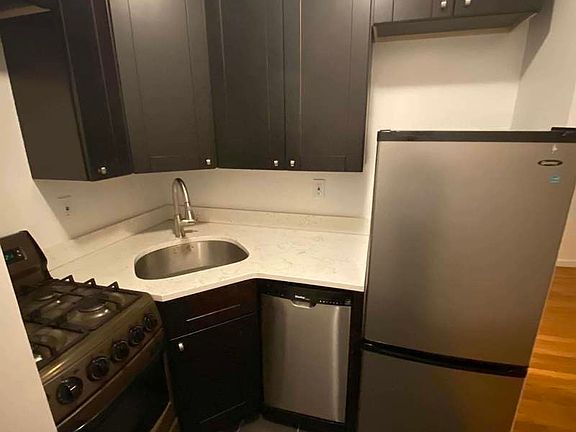 5th image of 44 E 63rd St #2BW