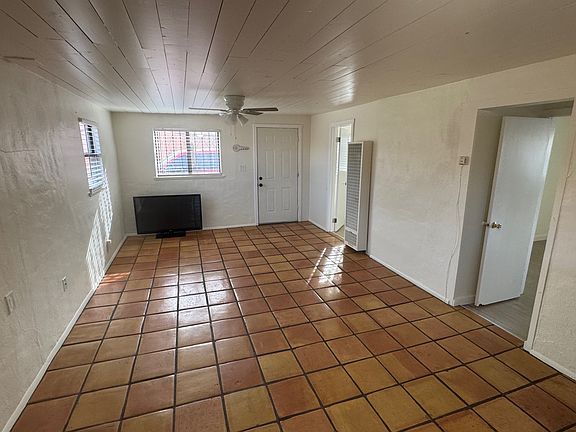 3rd image of 1812 Mann St Unit 3