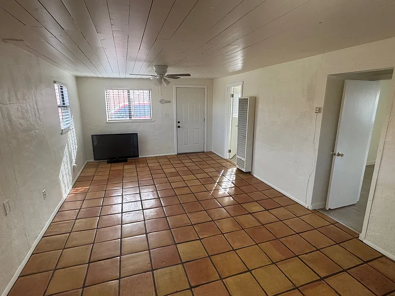 1812 Mann St #3 — Photo 3