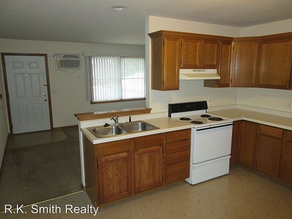 3rd image of 891 Parkview Dr APT 9