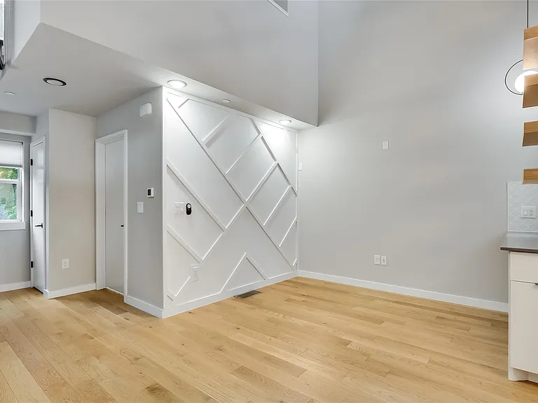 913 Duncan Ln #203 — Photo 4