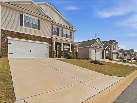 4th image of 47 Oak Edge Ln
