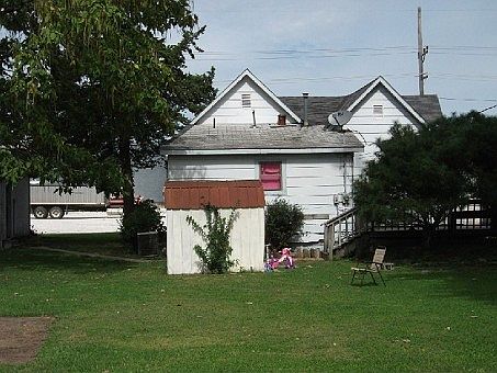2nd image of 220 E Helm St
