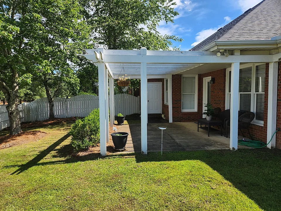 2221 Clairmont Cir