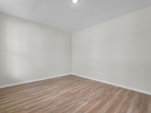 5th image of 180 Thistle Ln