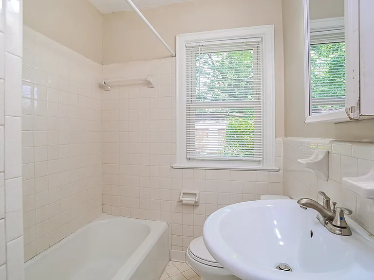 2400 Morton St — Photo 14