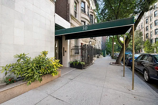 Rented by Compass | media 18