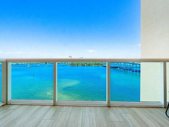 4th image of 2640 Lake Shore Dr Unit 711