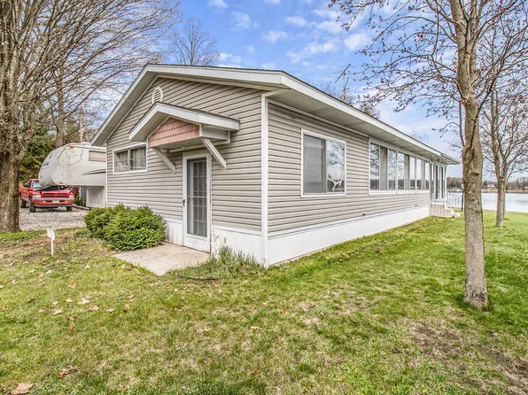 8224 W Pine Grove Beach Dr, Baldwin, MI 49304