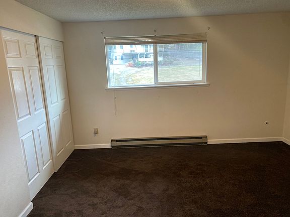 3rd image of 915 Crestview Ln #10