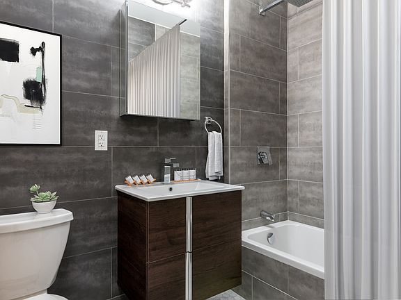 3rd image of 921 Washington Ave #506