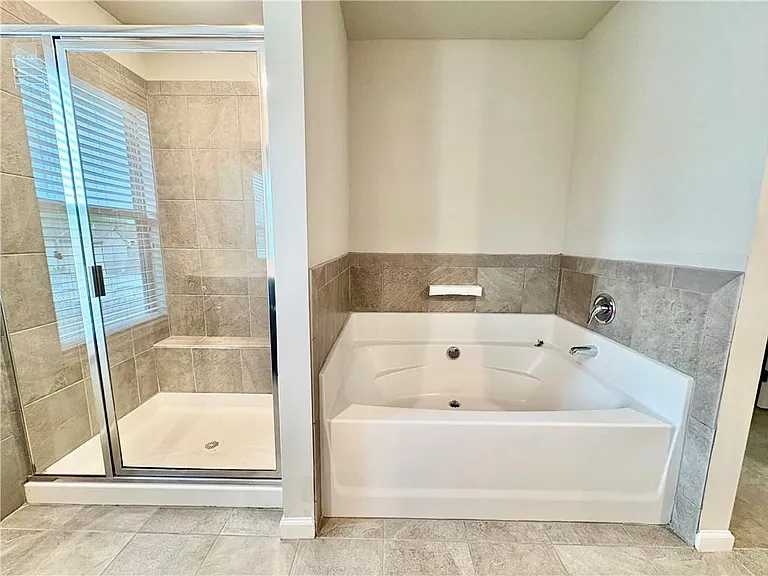 6085 Bay Point Cv — Photo 17