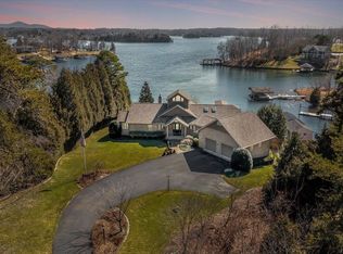 124 Hillview Dr, Moneta, VA 24121