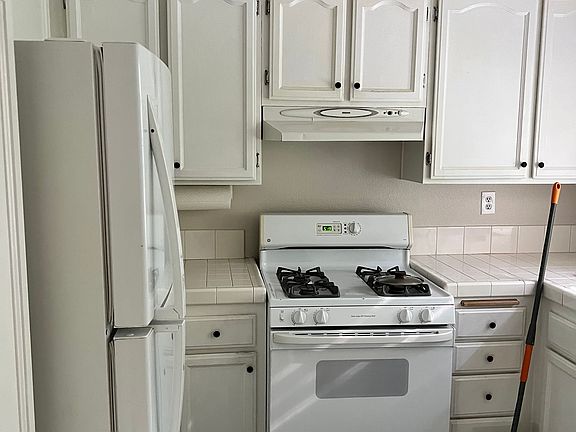 4th image of 27113 Waterford Dr