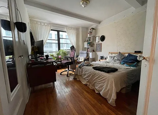 Rented by Green Home NY Realty LLC | media 1