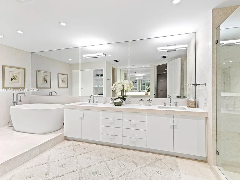 5221 Fisher Island Dr #5221 — Photo 26