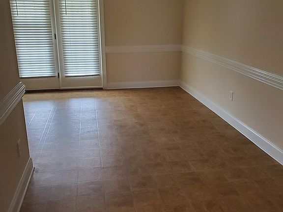 4th image of 208 A South Pointe Dr