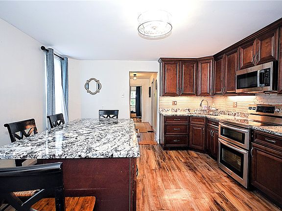 4th image of 328 Bridge St