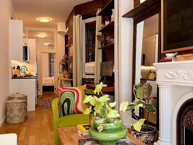 257 W 10th St #1E — Photo 12