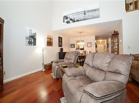 5th image of 119 Pinebrook Dr