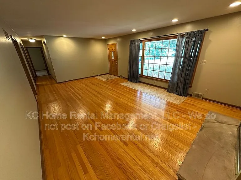 5423 Ballentine St — Photo 11