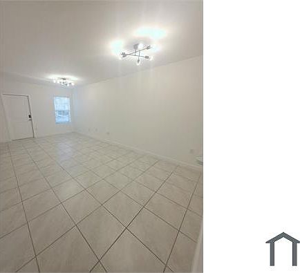5th image of 540 NE 5th Ln