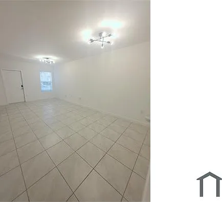 540 NE 5th Ln — Photo 5