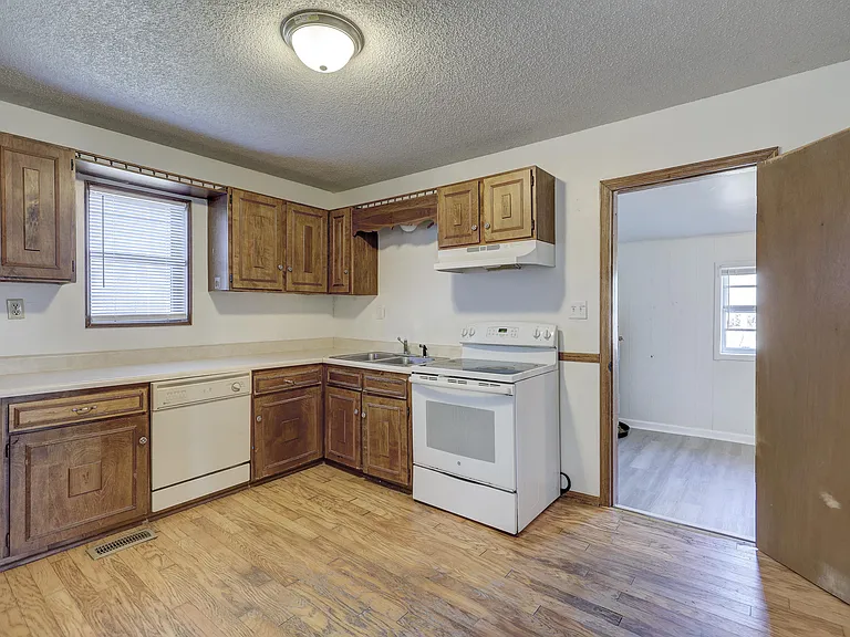 3801 Cresswell Ave — Photo 22