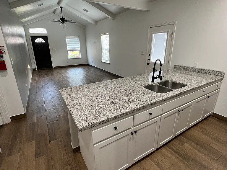 1027 Fairway Dr #1 — Photo 2