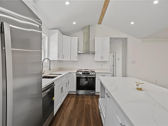 5th image of 587 W Easy St
