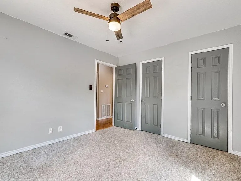 1102 Barnes Ave — Photo 2