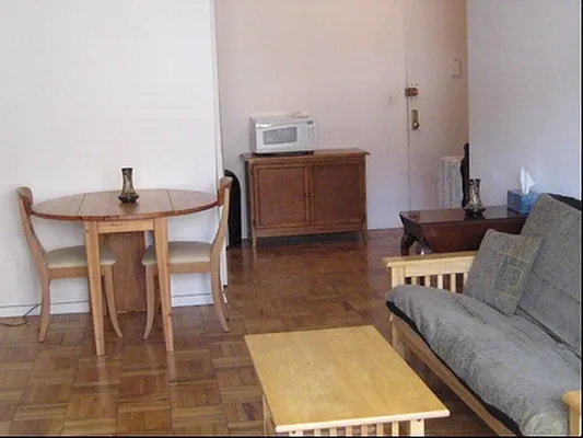 Rented by Akam Sales and Brokerage | media 10