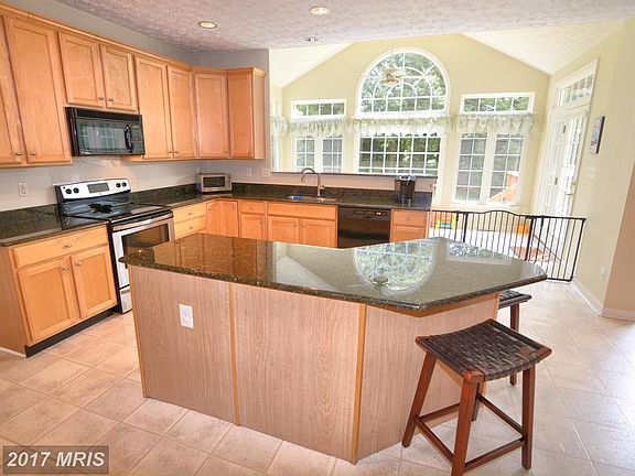 4th image of 8201 Royal Star Ct